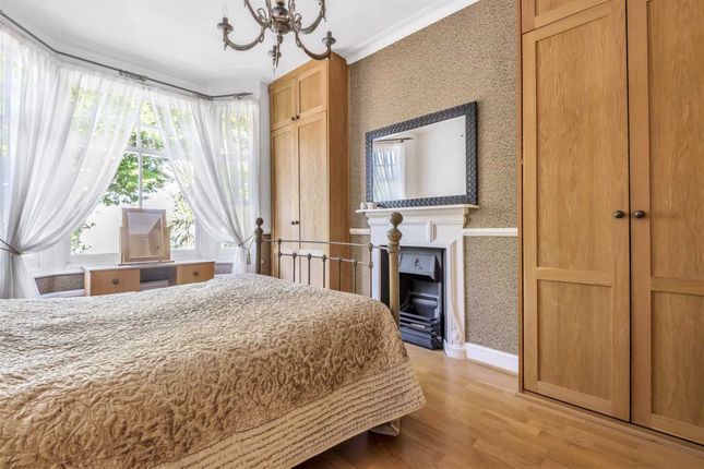 Terraced house for sale in Chimes Avenue, London