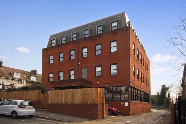 1-bed flat on Flat 2 Ambassador House, 2, Cavendish Avenue, Harrow, £274,000