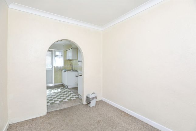 50, Regis Crescent, Sittingbourne photo 4