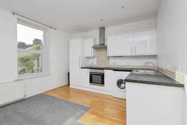 Flat 2, 82, Longstone Road, Eastbourne photo 4