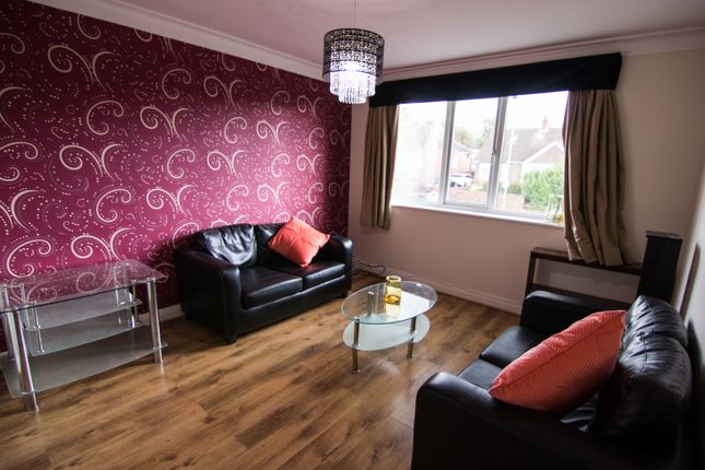 Thumbnail Flat to rent in Tinshill Road, Leeds