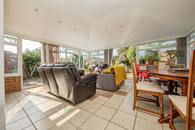 12, Holmwood Close, Clacton-On-Sea photo 3