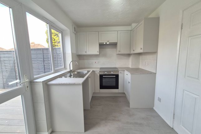 6 Holland Close, Coalville photo 2