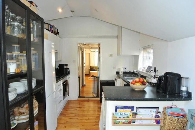 13, Middle Hill, Englefield Green photo 3