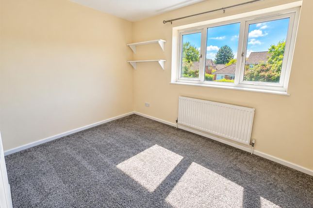 48, Hawkshead Way, Peterborough photo 4