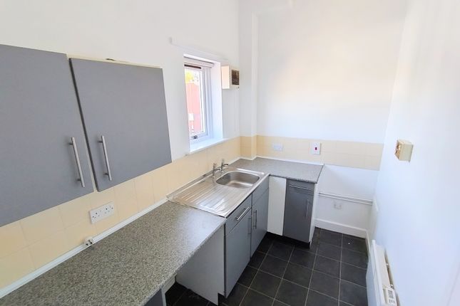 Flat B, 36, Market Street, Telford photo 3