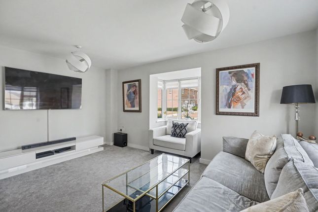 2 Oaklands Drive, Bury St. Edmunds photo 4