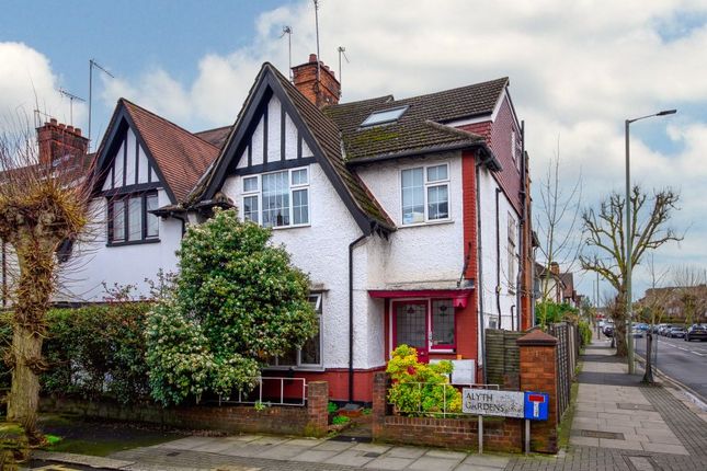 2-bed flat on 1, Alyth Gardens, London, £400,000