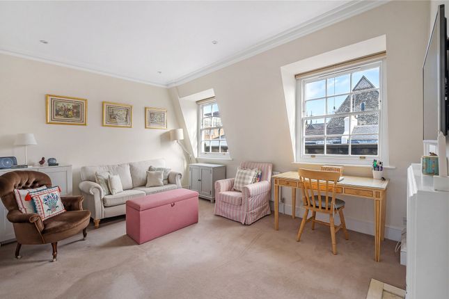 Flat for sale in Elizabeth Street, London