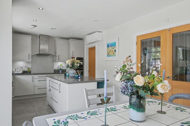 3 Weatherall Close, Southampton photo 2