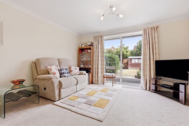 14, Blackdown Close, Stevenage photo 2