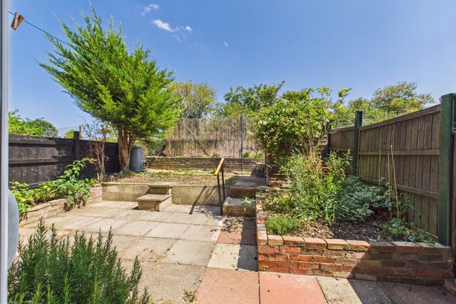 25, Reservoir Close, Gloucestershire photo 4