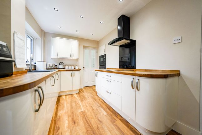 9 Chestnut Close, Leicester photo 4