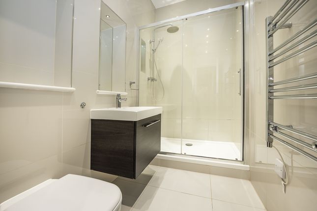 Flat 51, Sundial Court, Barnsbury Lane, Surbiton photo 3
