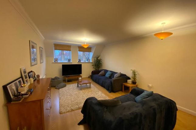 Heathside Crescent, Woking photo 4