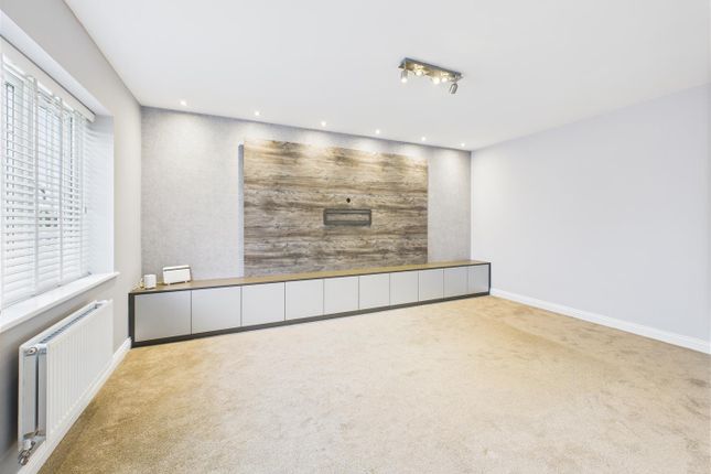 17, Hampstead Gardens, Kingswood photo 2