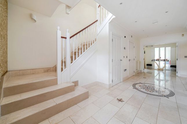 3, Charlotte Court, Esher photo 4