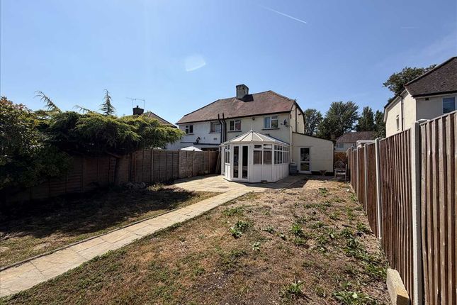14, Douglas Lane, Wraysbury photo 3