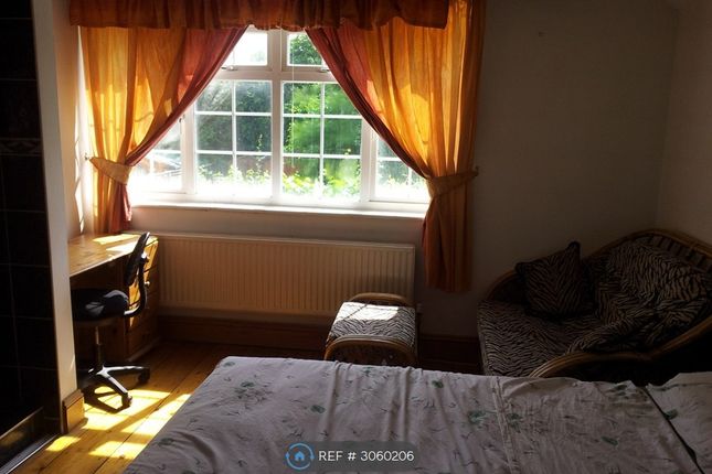 Bourneside Road, Addlestone photo 4