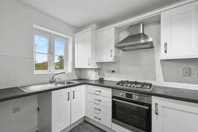 2, Tuffley Close, Leicester photo 2