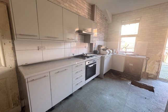 2, Sholebroke Place, LEEDS photo 2