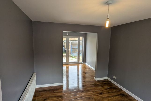27 Roveley Court, Milton Keynes photo 5