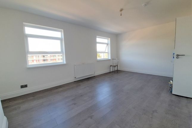 Thumbnail Room to rent in Sterling Way, London