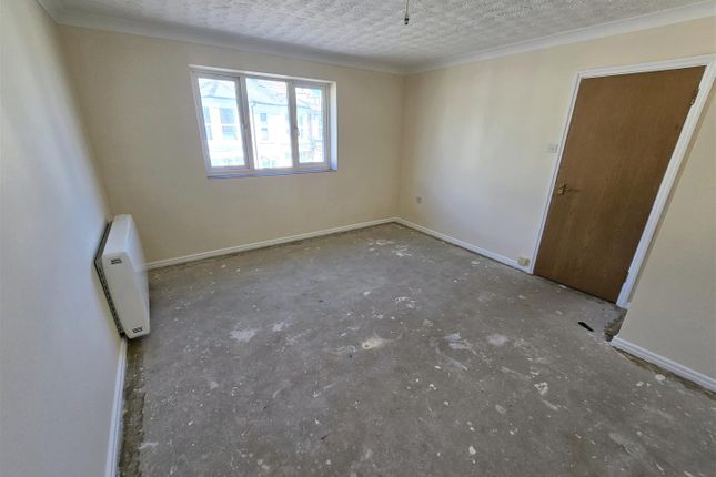 15, Trafalgar Court, Great Yarmouth photo 2