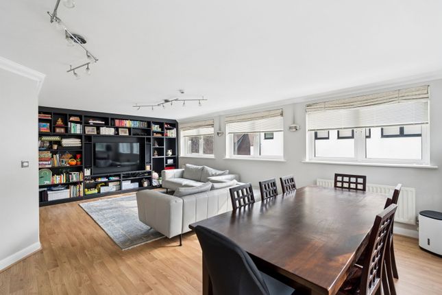 10, Viceroy Court, Northwood photo 2