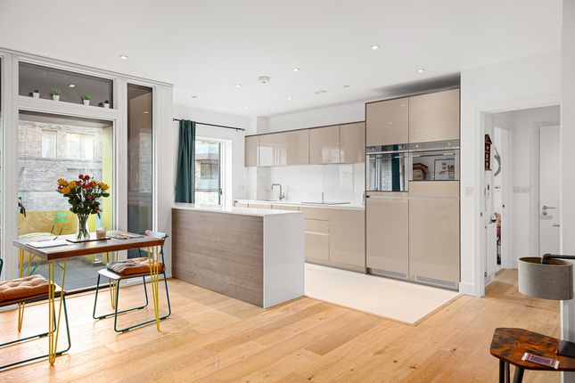 Thumbnail Flat for sale in Peatree Way, Greenwich