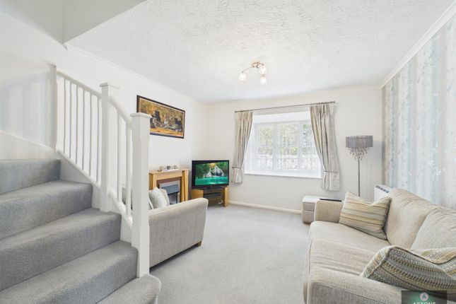 3, Dakin Close, Crawley photo 4