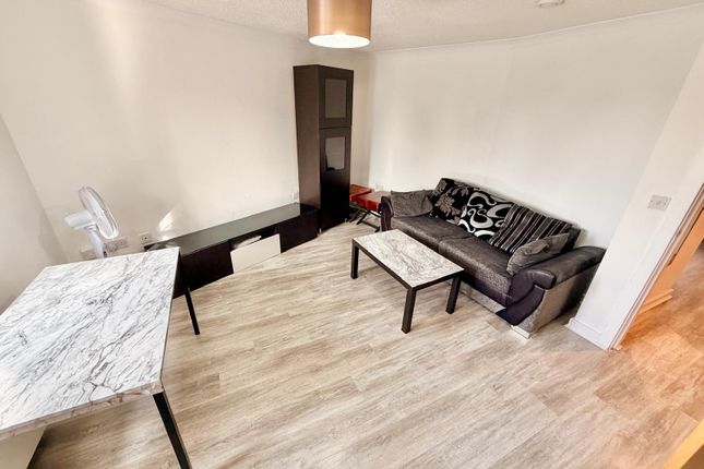 Flat 4, 25, Henry Bird Way, NORTHAMPTON photo 5