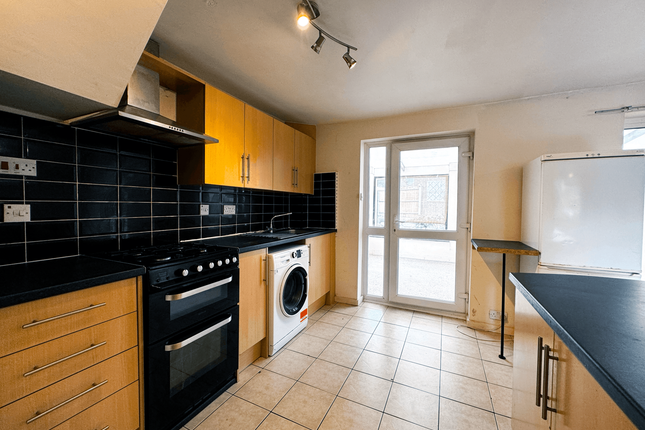 17, Cook Road, Crawley photo 2