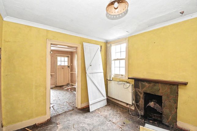 72, Spring Rise, Egham photo 4