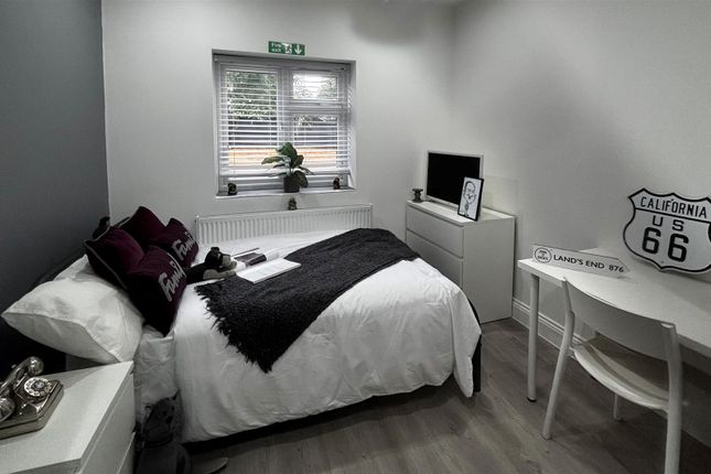 1, 31, Hill Crescent, Surbiton photo 2
