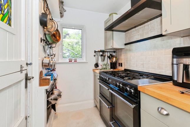 1 Brookside, George Green Road, Slough photo 4