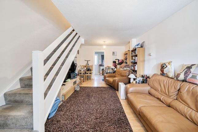 9, Alba Close, Hayes photo 4