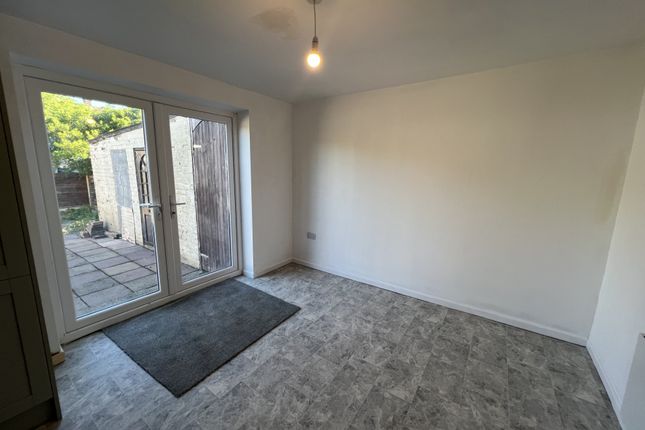 587, Stockport photo 5