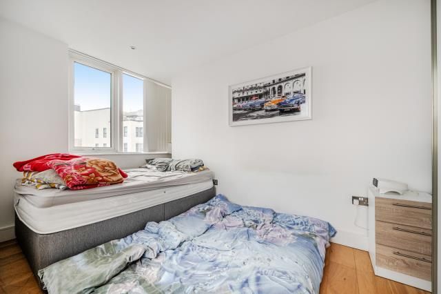 Flat 77 Skyline,, High Street, Slough photo 4