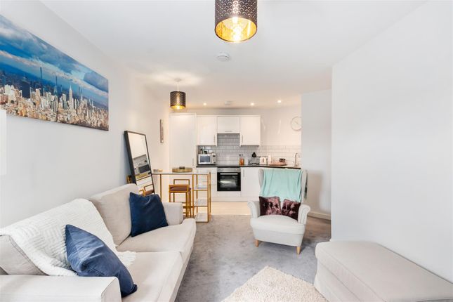 Flat for sale in West Barnes Lane, New Malden