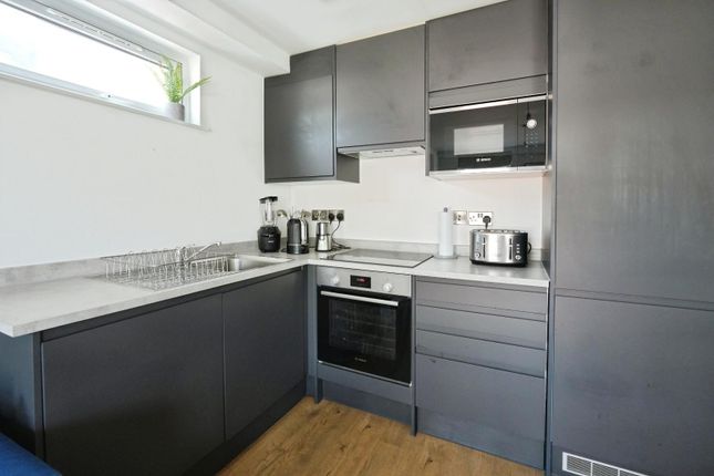 Flat 4, 393, Manchester photo 3