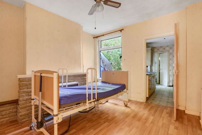 10 Manor Avenue, Nottingham photo 4