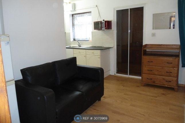 Denbigh Road, Hounslow photo 3