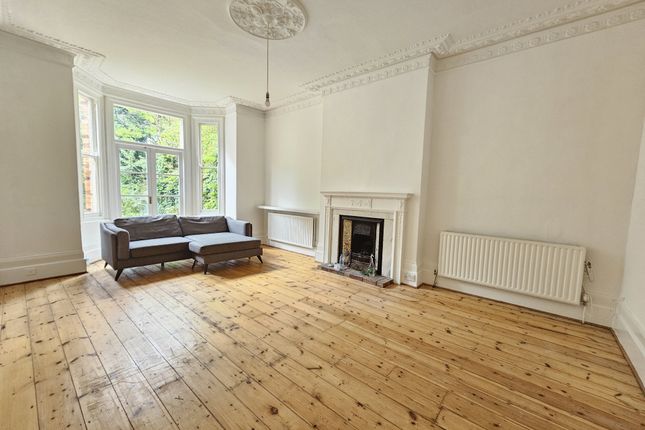 Flat to rent in Exeter Road, Mapesbury