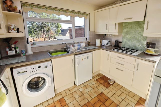 14, Hampshire Close, Exeter photo 4