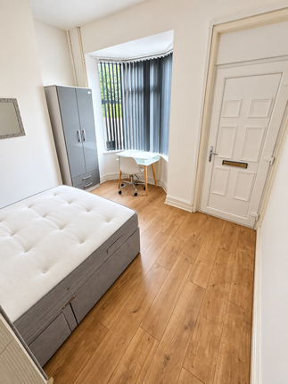 Leek Road, Stoke-on-Trent photo 4