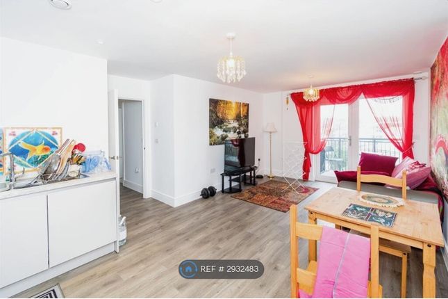 Flat, Television House Meridian Way, Southampton photo 4