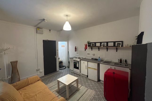 Flat 2, 1 Richmond Terrace, Swansea photo 2