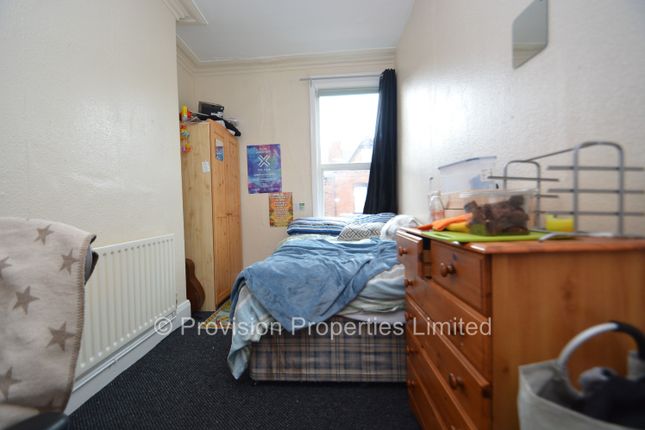 Terraced house to rent in Chestnut Avenue, Hyde Park, Leeds