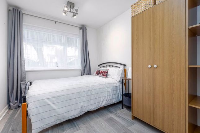 Flat for sale in Middleton Avenue, Greenford